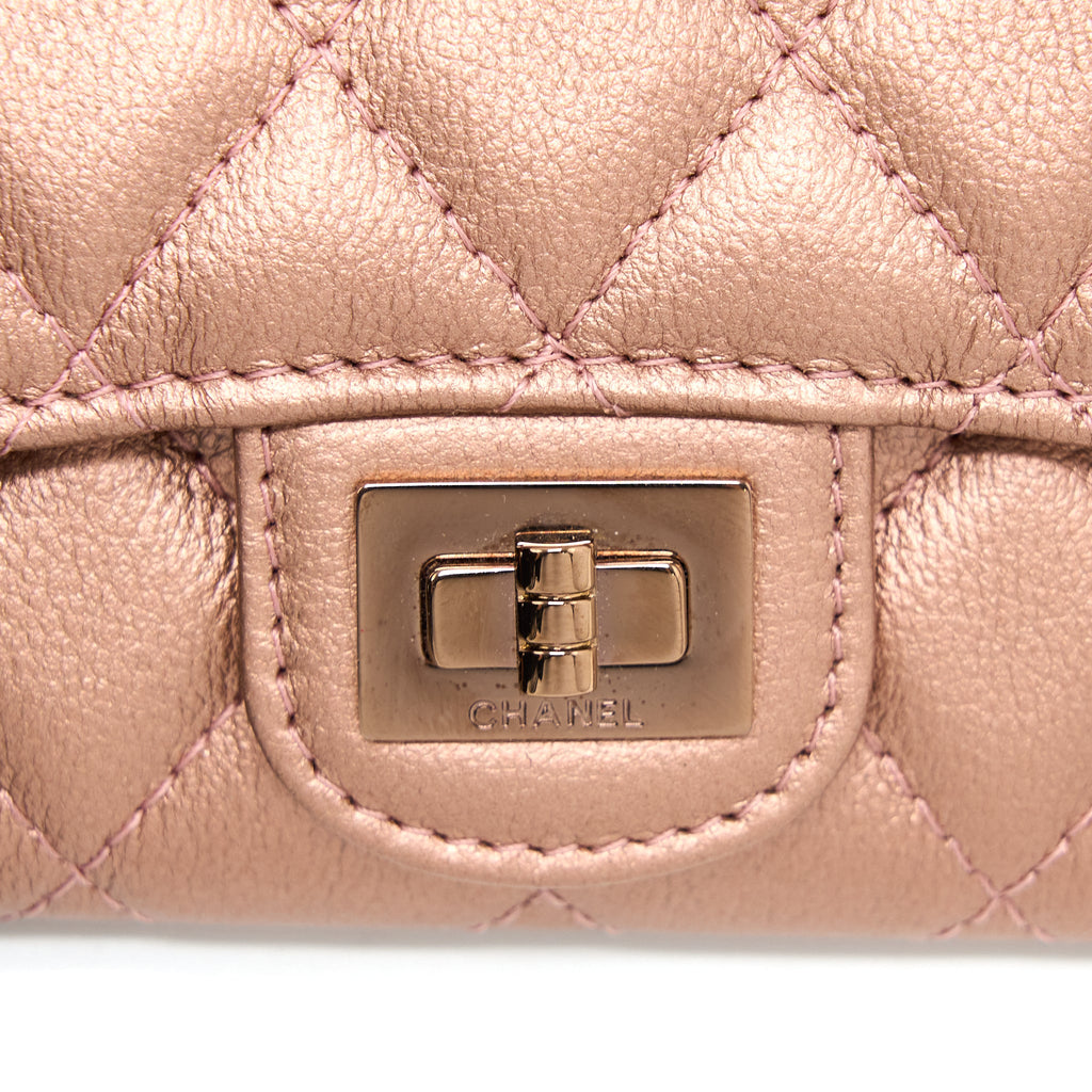 chanel-2-55-reissue-flap-card-holder-metallic-grained-calfskin-21a-rose-gold-rghw