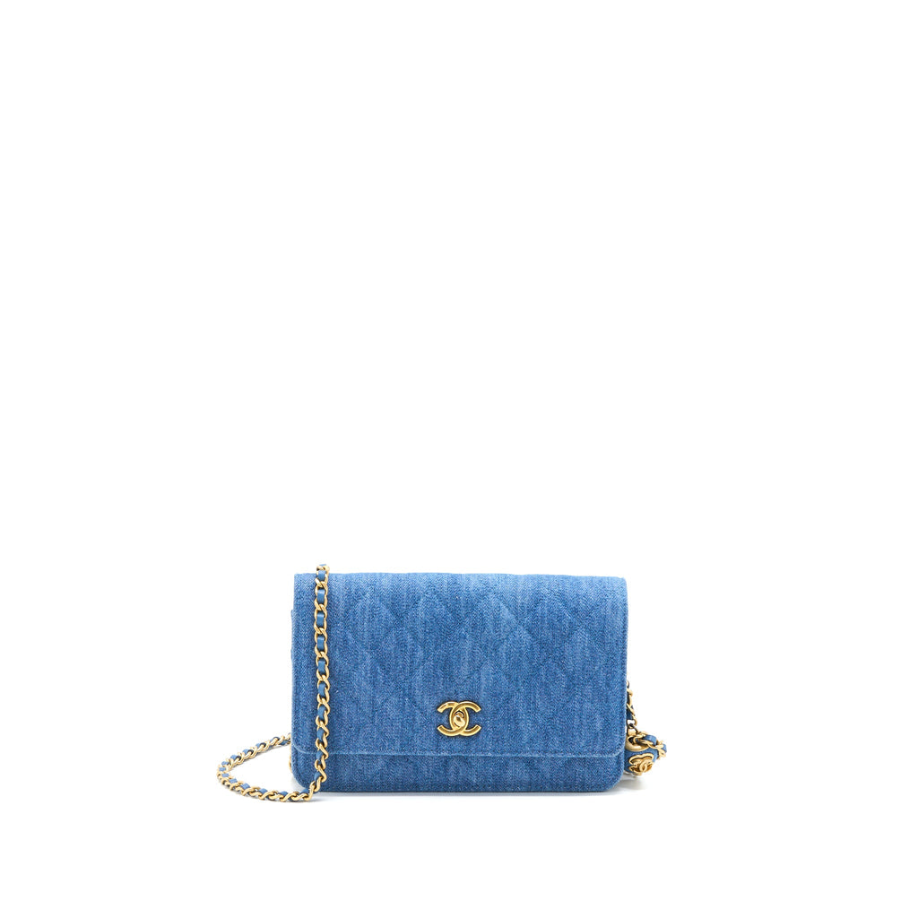 chanel-pearl-crush-wallet-on-chain-denim-light-blue-ghw-microchip
