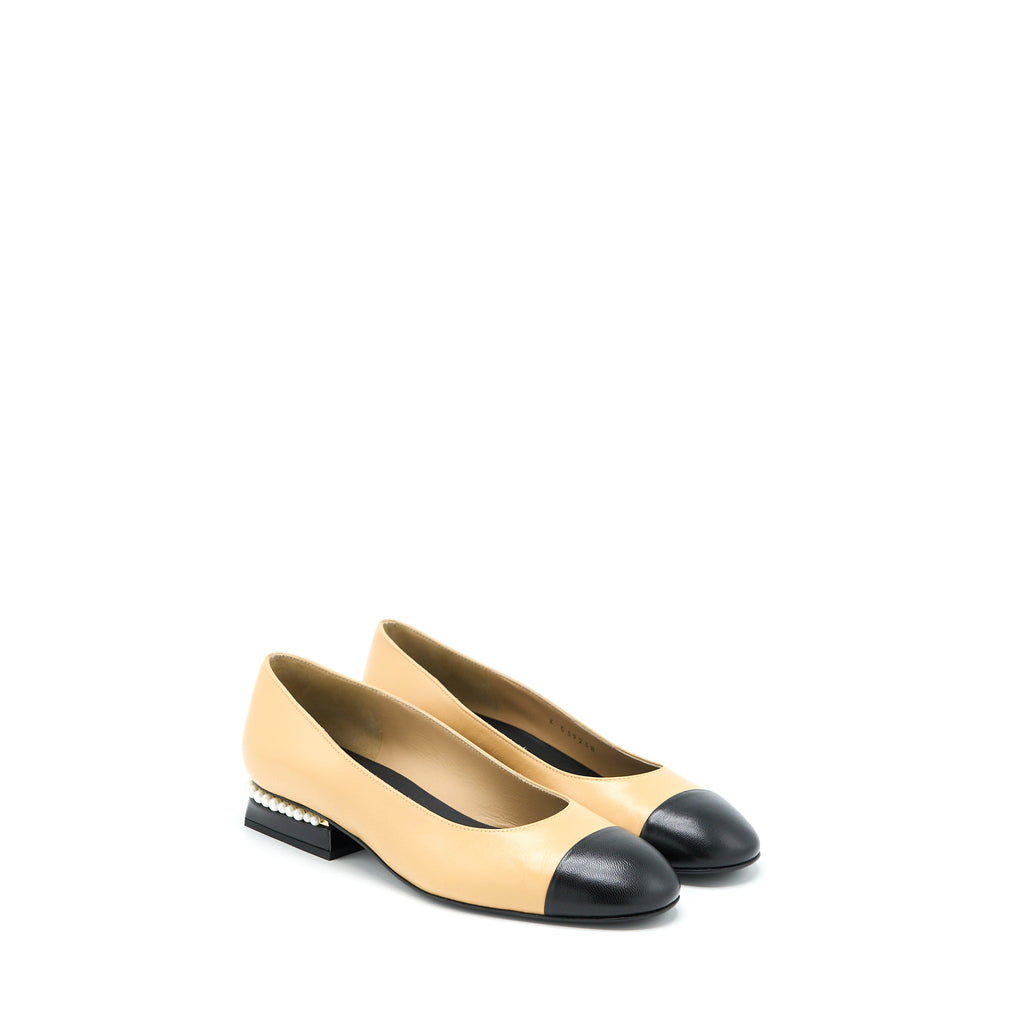 chanel-size-38-cc-logo-with-pearl-flats-beige-black