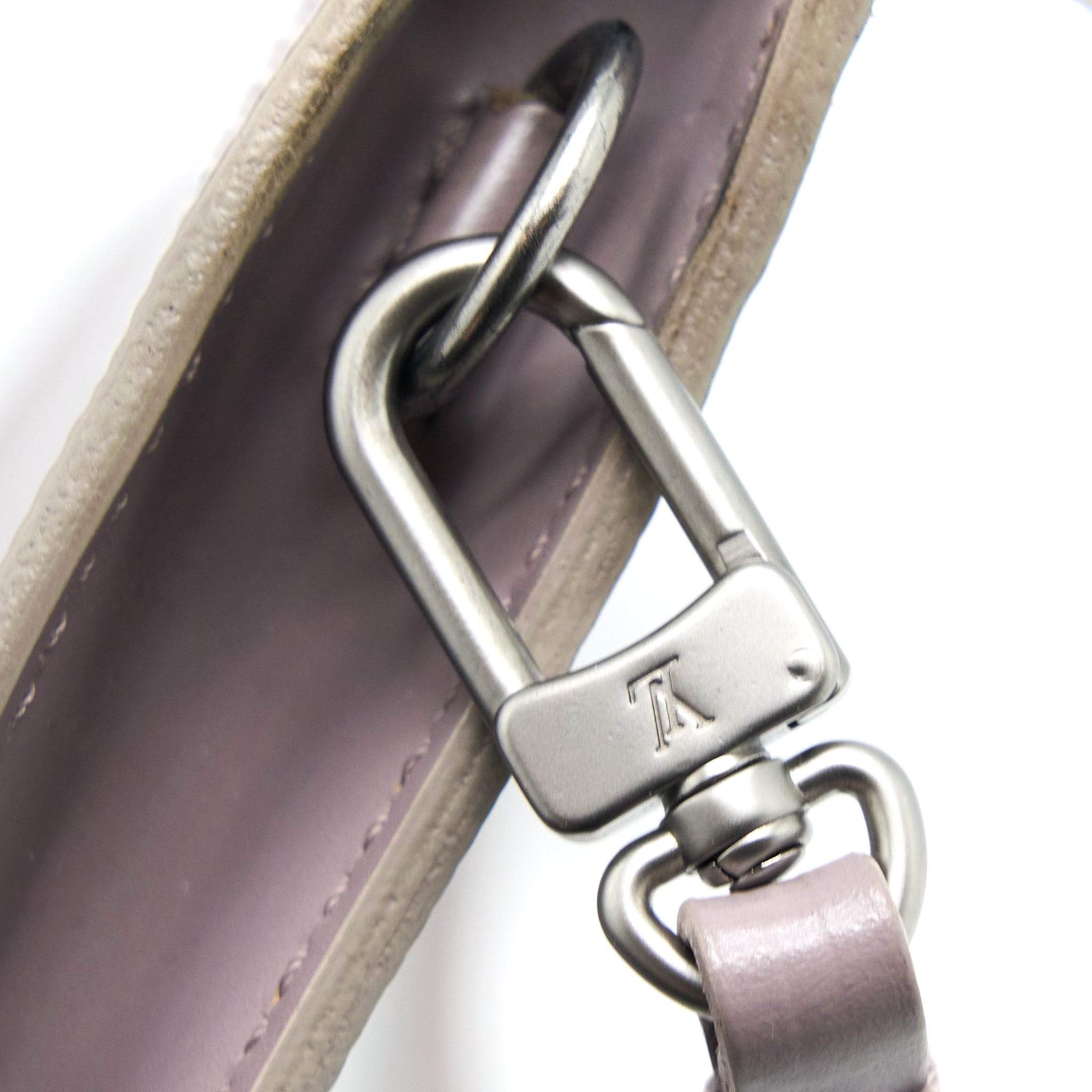 louis-vuitton-vintage-pochette-epi-light-purple-brushed-shw