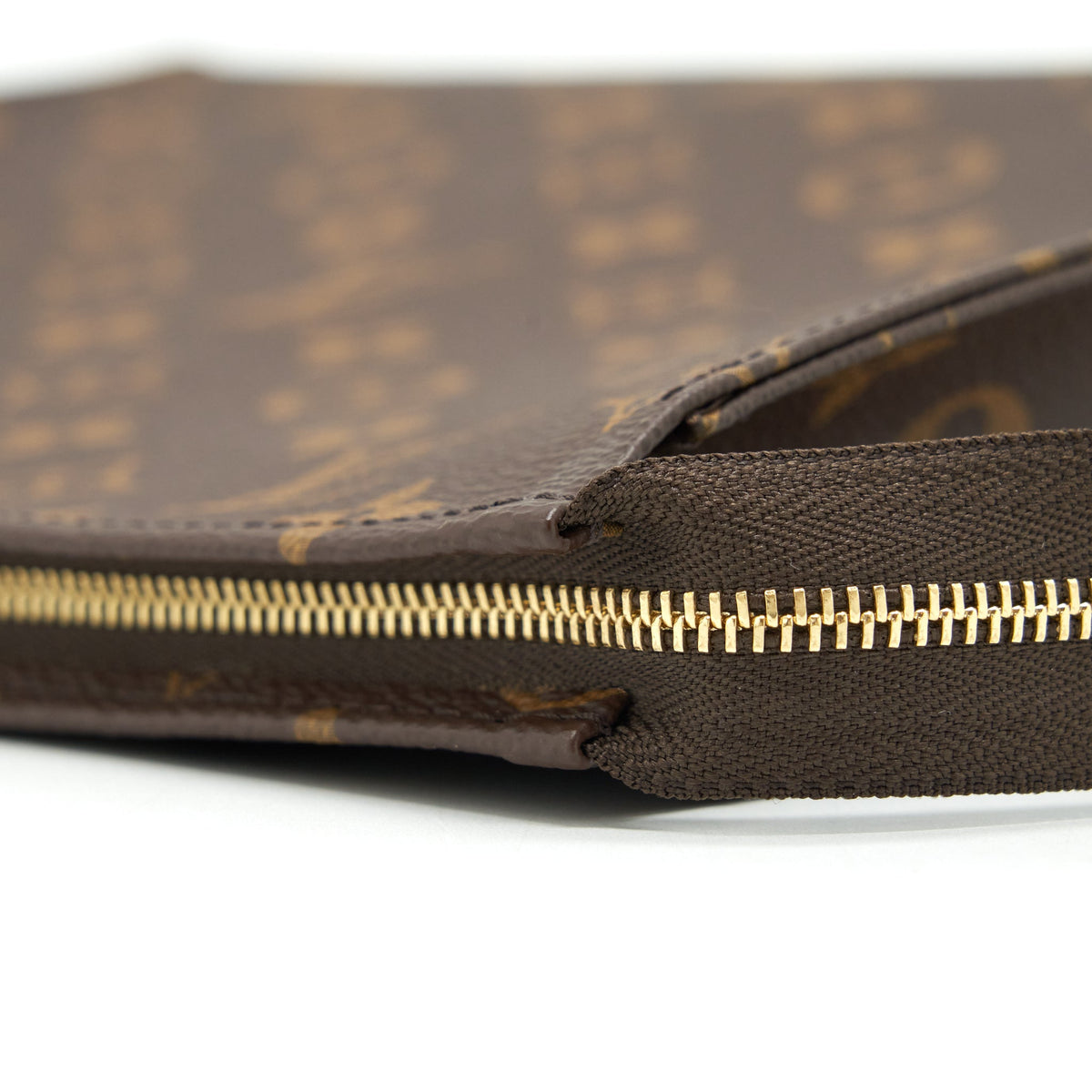 louis-vuitton-toiletry-pochette-26-monogram-canvas-5