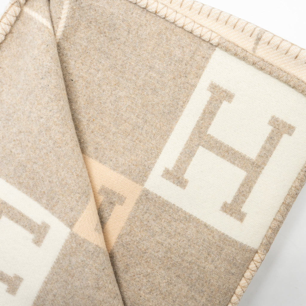 hermes-avalon-iii-throw-blanket-coco-camomille-1