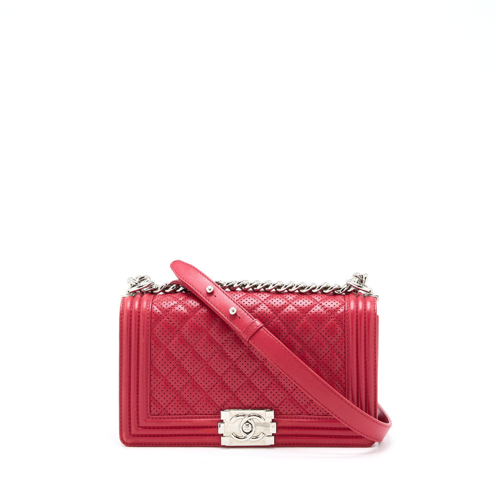 chanel-medium-boy-bag-lambskin-red-shw