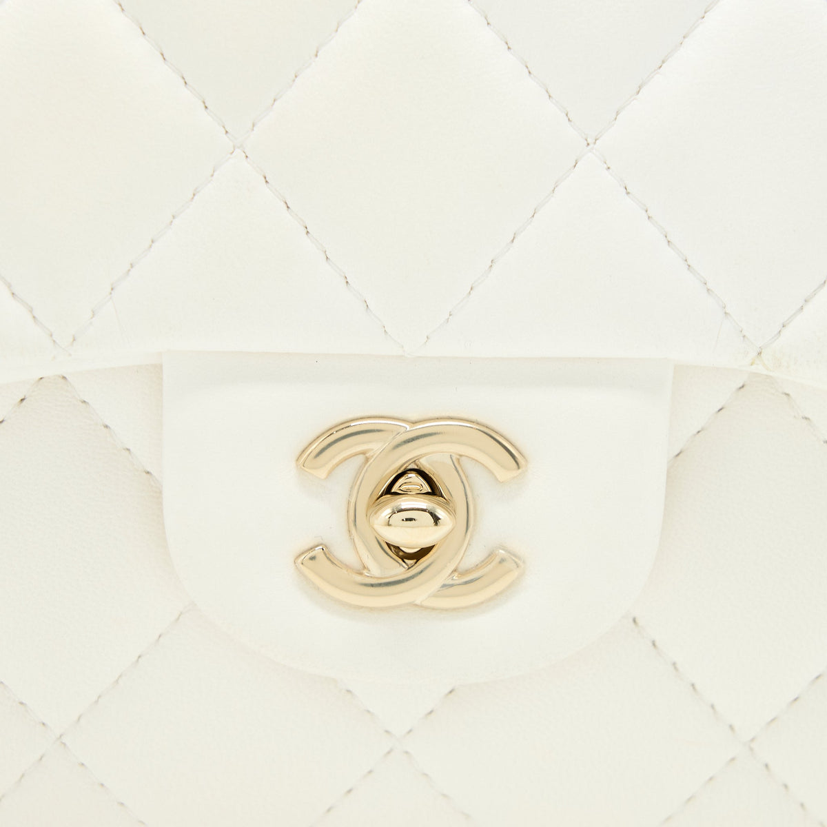 chanel-small-pearl-logo-chain-bag-lambskin-lghw