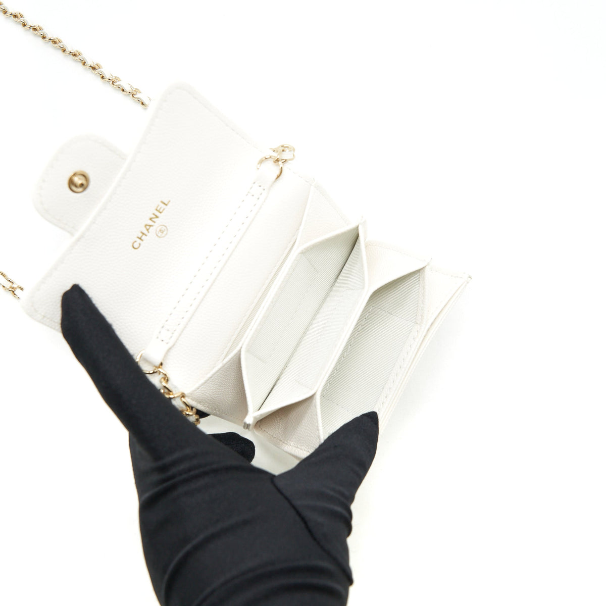 chanel-21b-card-holder-on-chain-caviar-white-lghw
