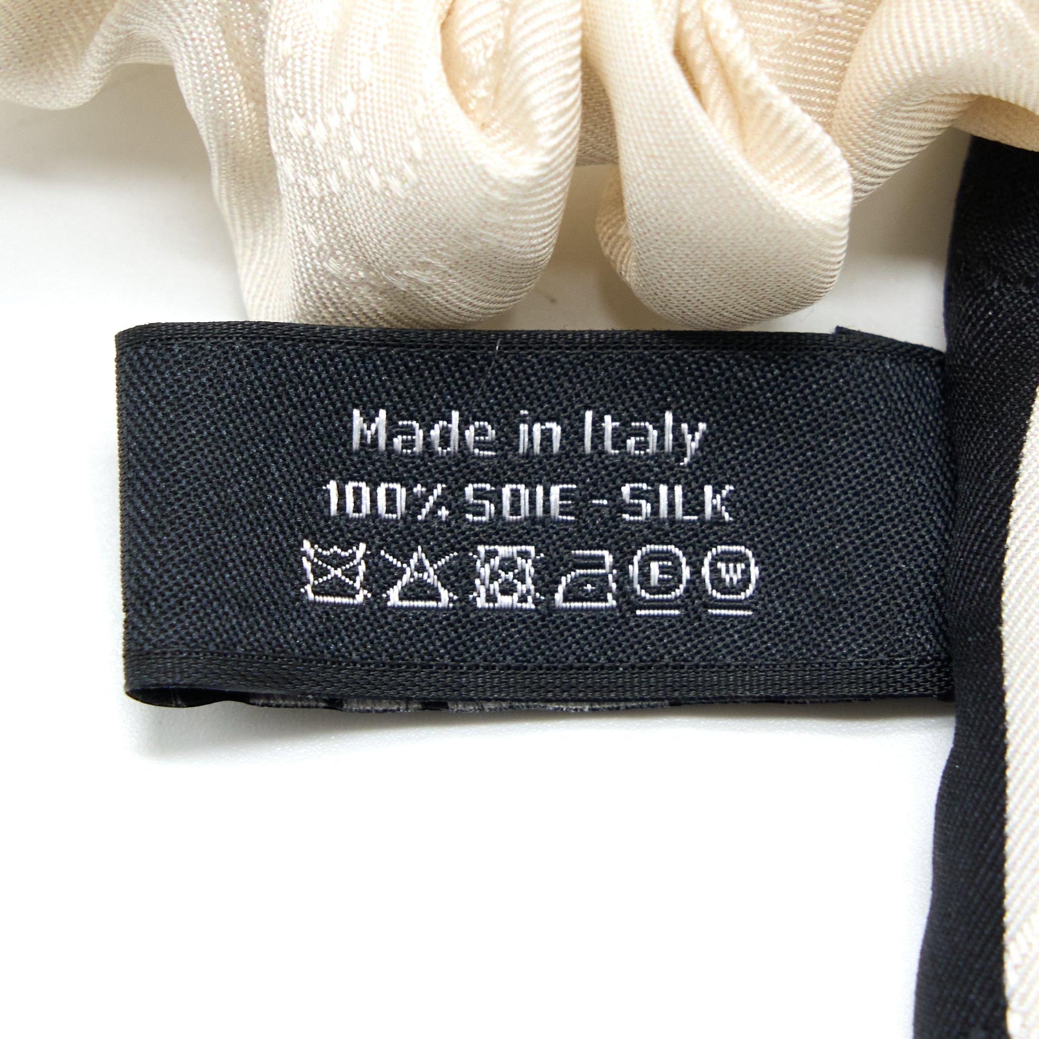 chanel-22b-camellia-letter-hair-tie-silk-twill-ecru-black-1