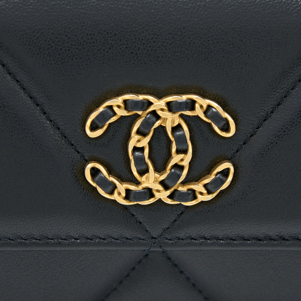 chanel-19-flap-wallet-lambskin-black-ghw-microchip