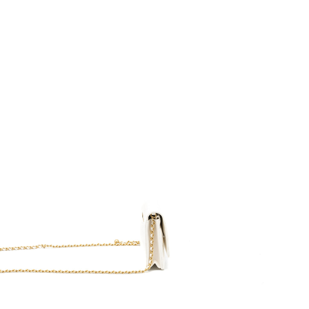 chanel-pearl-crush-wallet-on-chain-lambskin-white-ghw-microchip-2