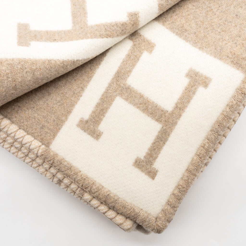 hermes-avalon-iii-throw-blanket-coco-camomille