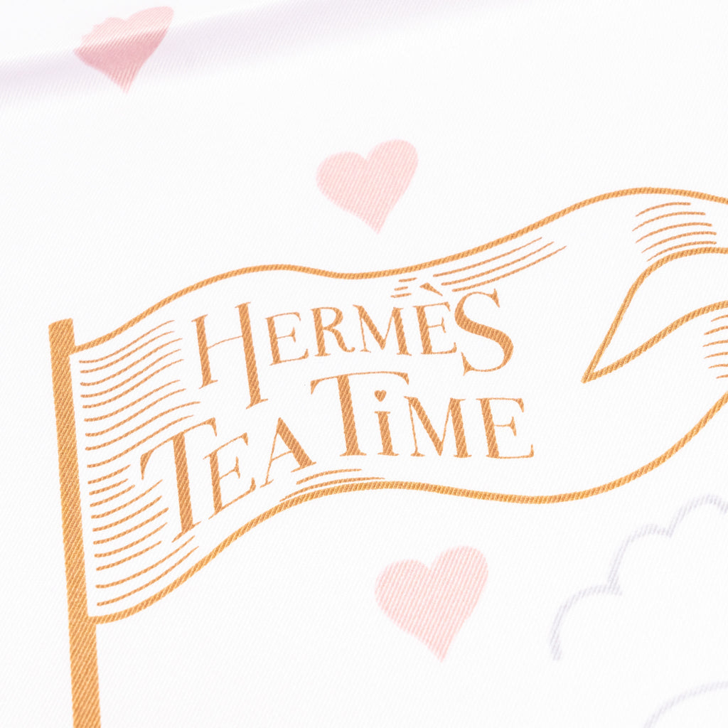 hermes-70-x-70-cm-silk-scarf-tea-time-rose-pale-beige-copy