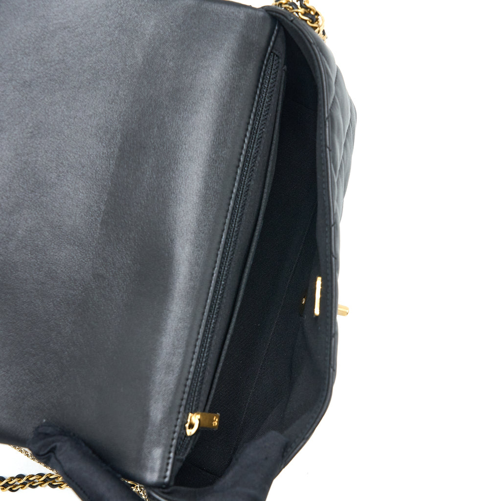 chanel-quilted-detailed-logo-flap-bag-lambskin-black-ghw-microchip