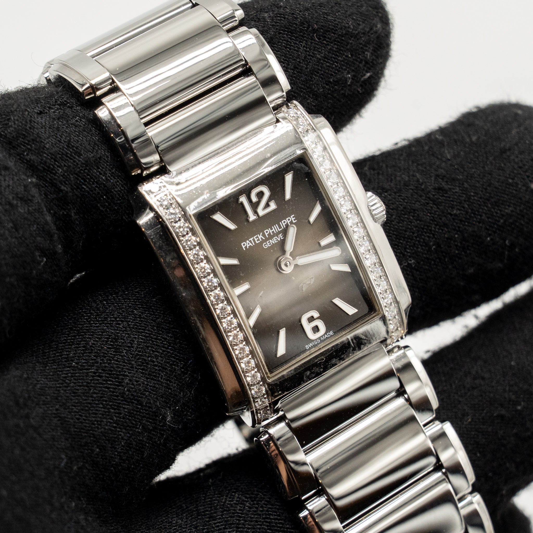 patek-philippe-twenty-4-ref-4910-1200a-010