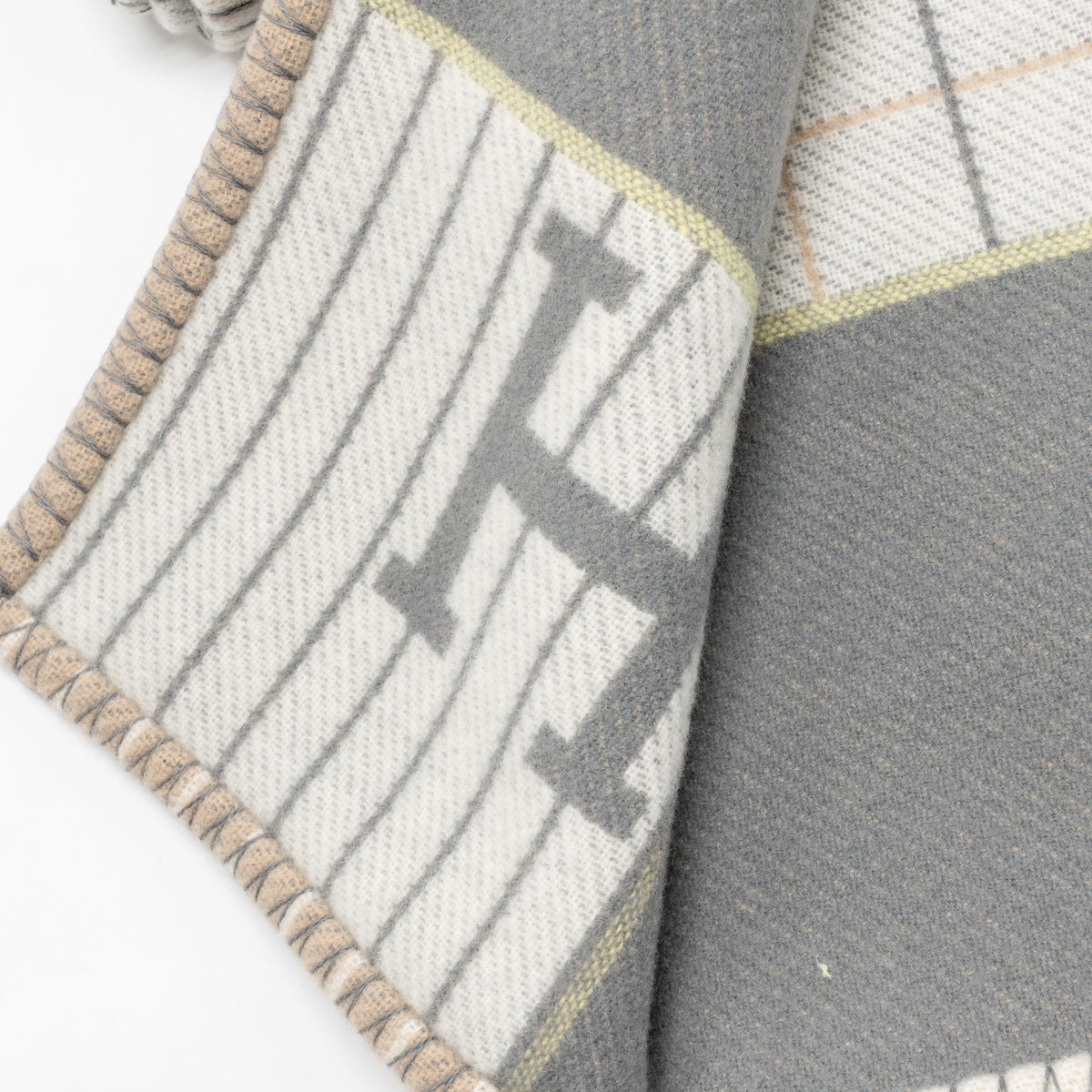 hermes-avalon-cabriole-blanket-gris-perle