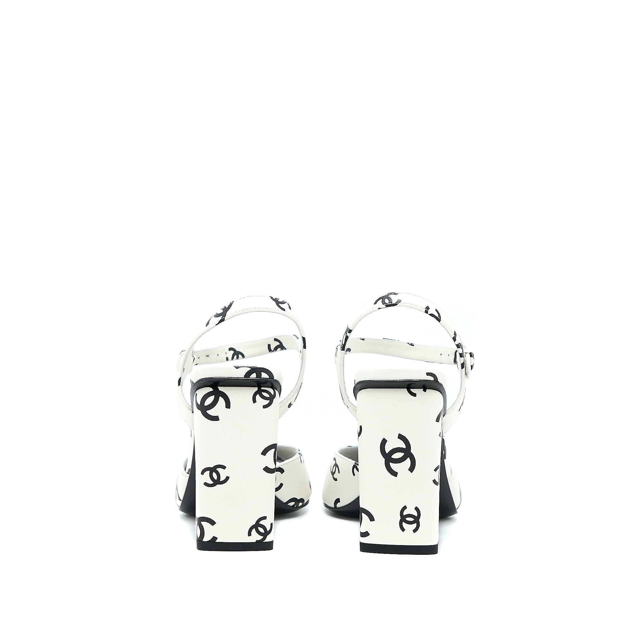chanel-size-37-cc-logo-leather-sandal-black-white-shw