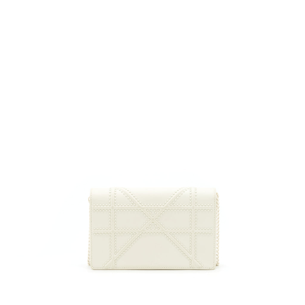 dior-diorama-wallet-on-chain-white-with-white-hardware