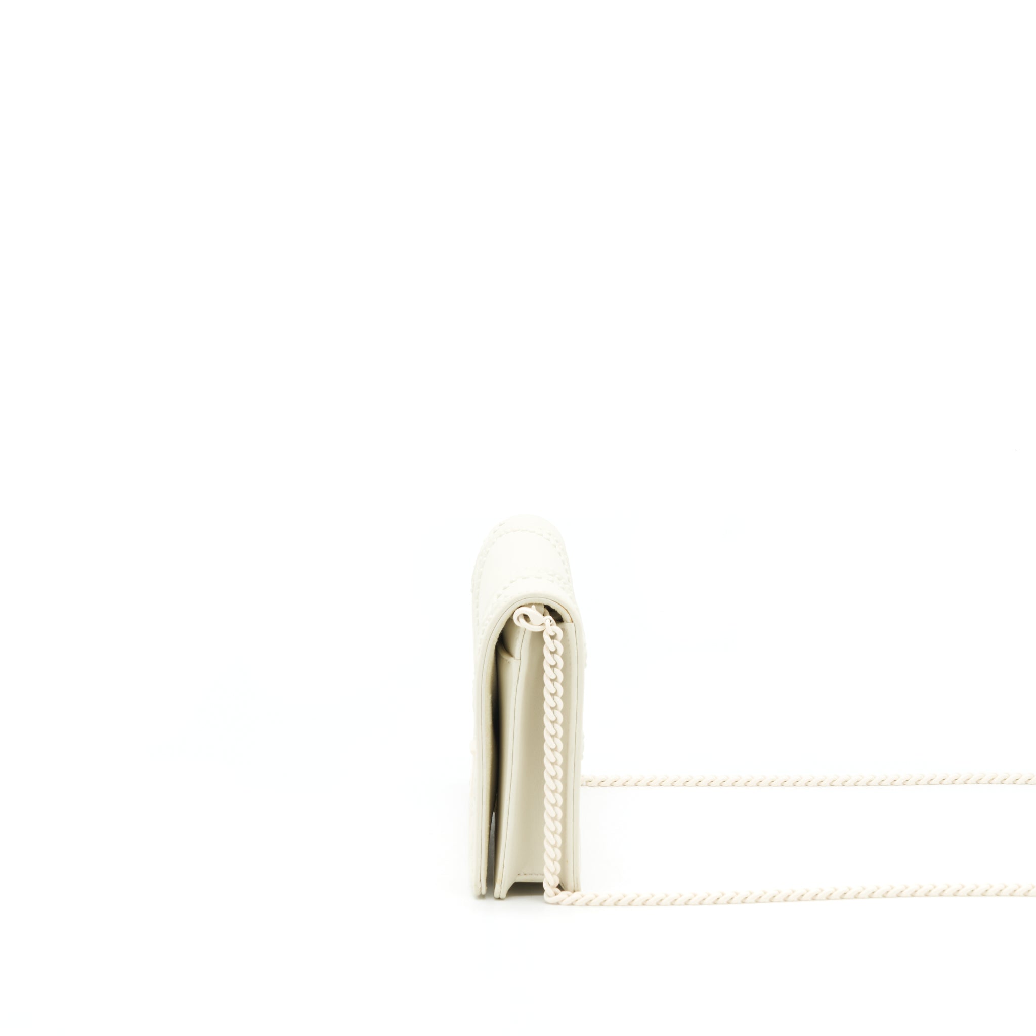 dior-diorama-wallet-on-chain-white-with-white-hardware