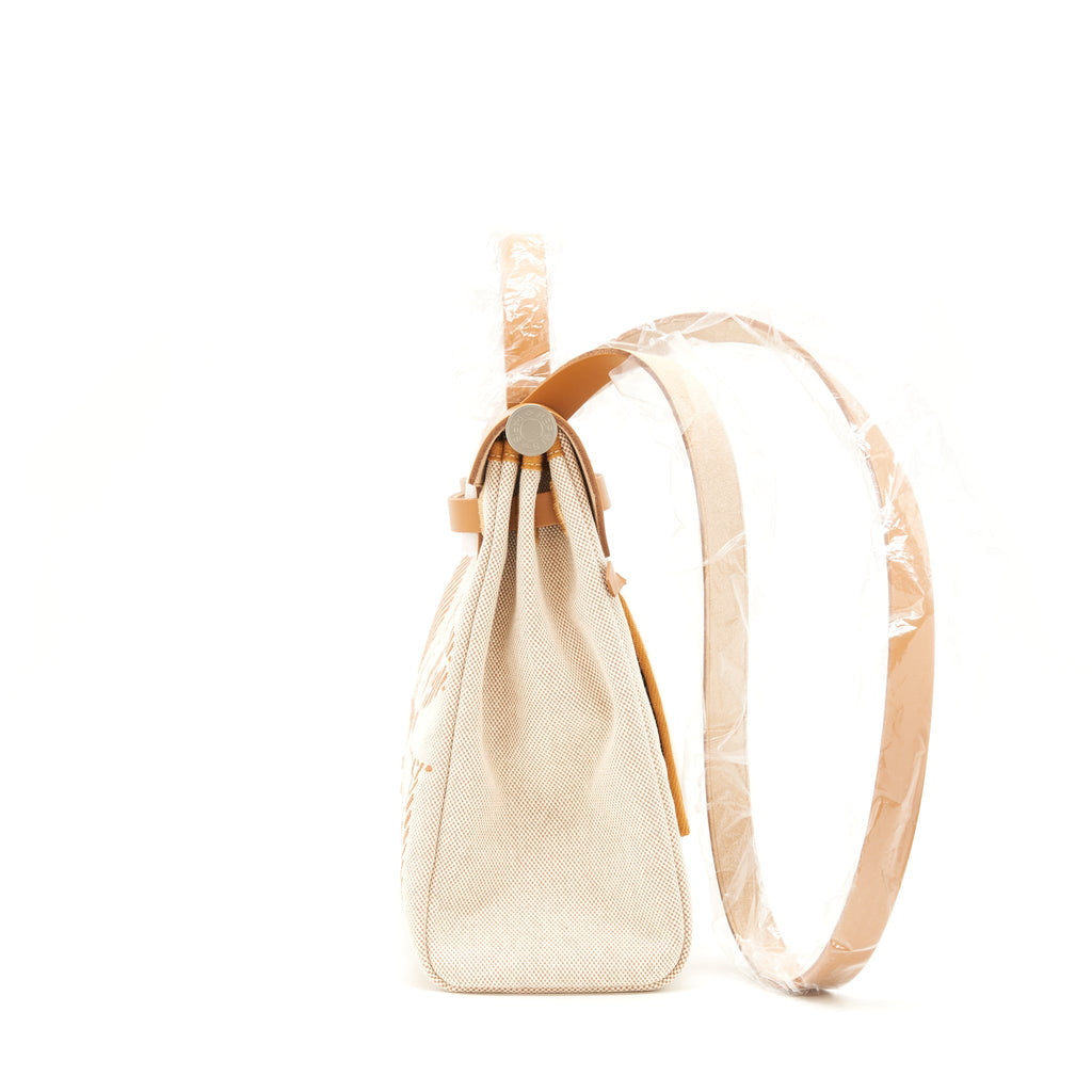 hermes-herbag-zip-31-toile-h-en-relief-brides-sable-ecru-beige-nat-sable-stamp