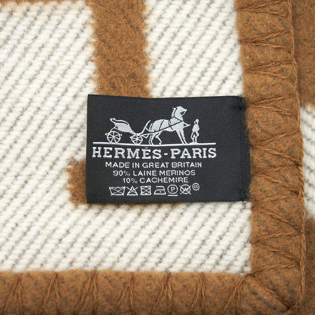 hermes-avalon-throw-blanket-camomille