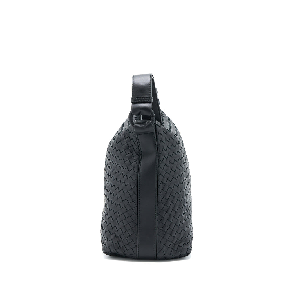 bottega-veneta-hobo-bag-intrecciato-black