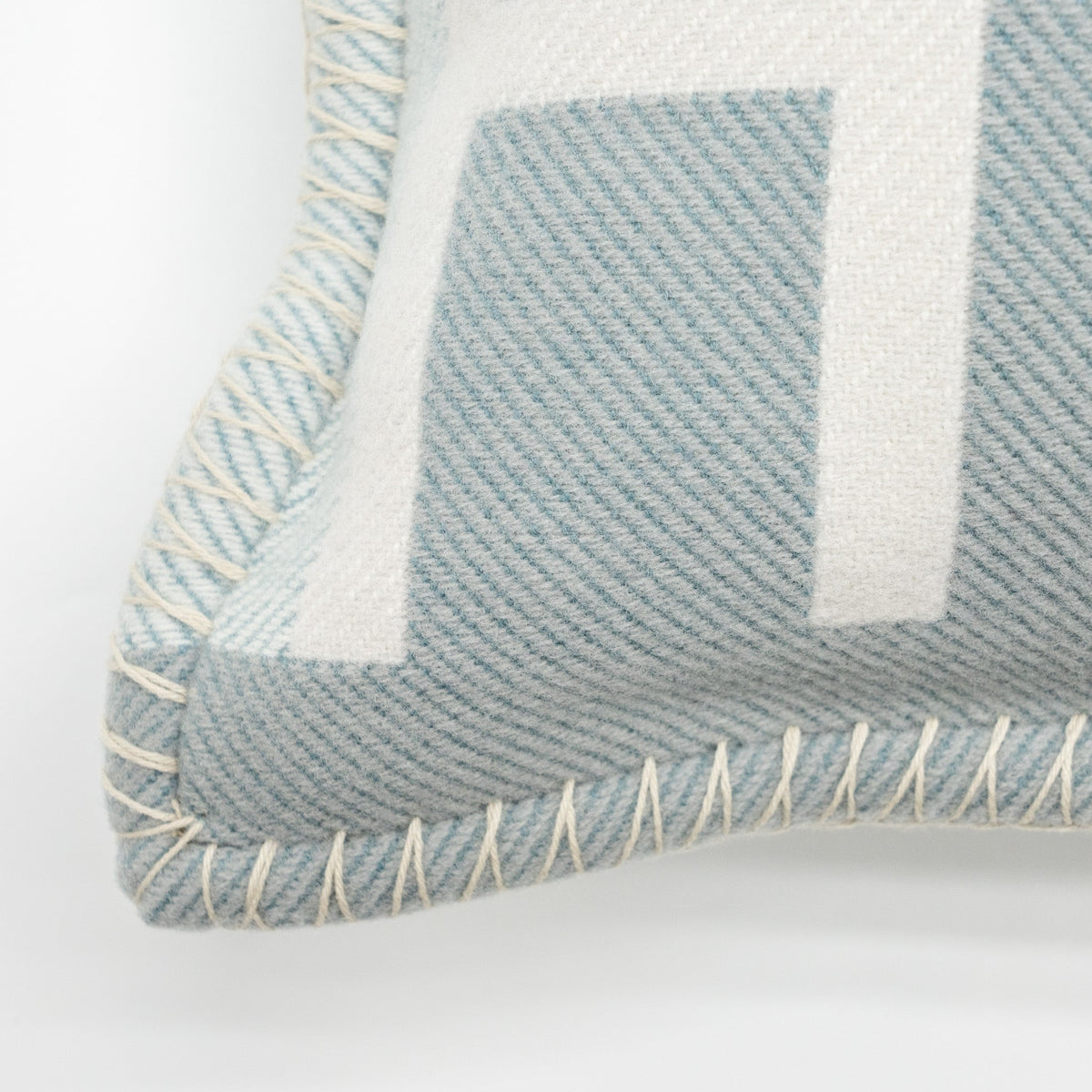 hermes-ithaque-pillow-wool-cashmere-gris-perle-1