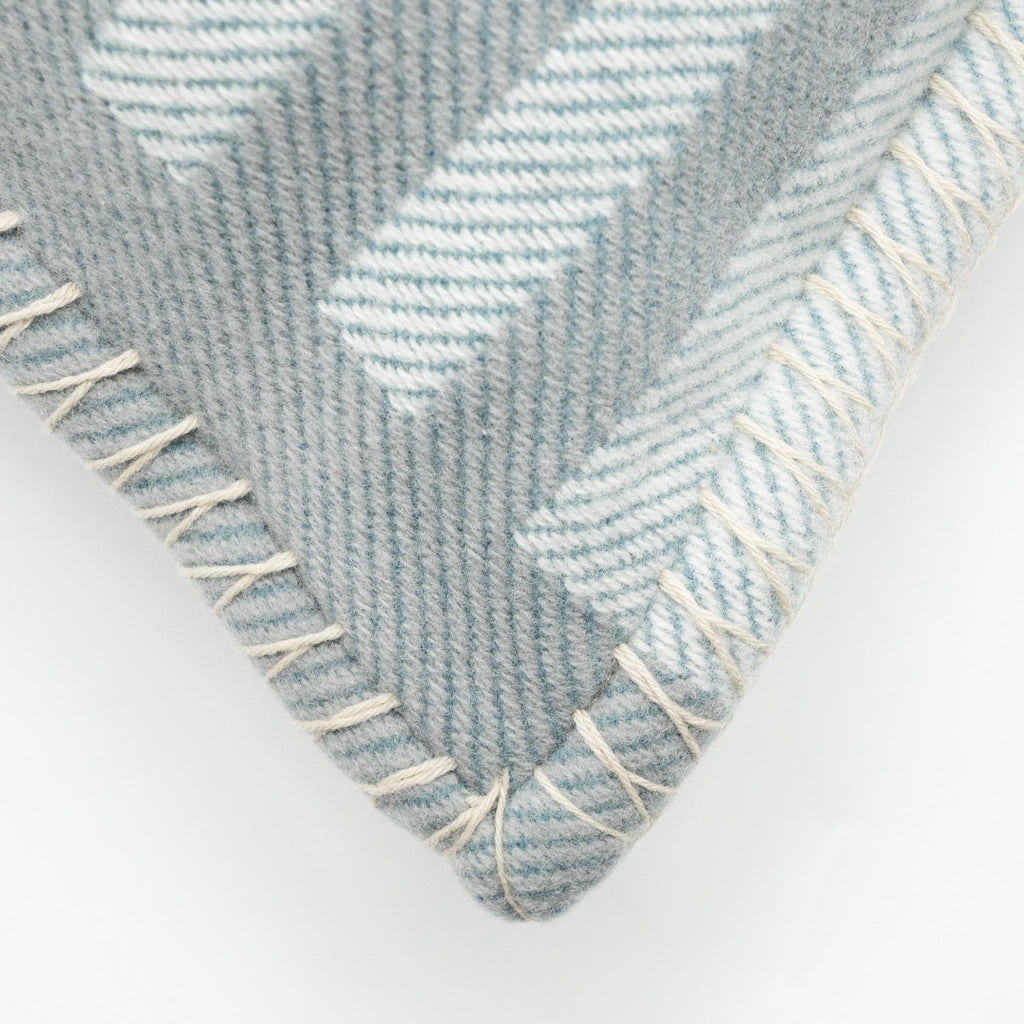 hermes-ithaque-pillow-wool-cashmere-gris-perle-1