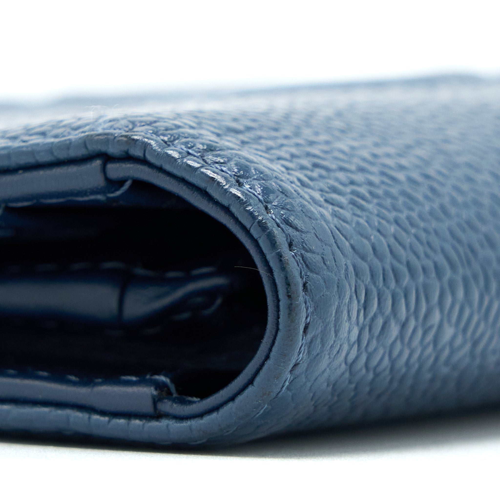 chanel-cc-logo-fold-wallet-caviar-navy-shw