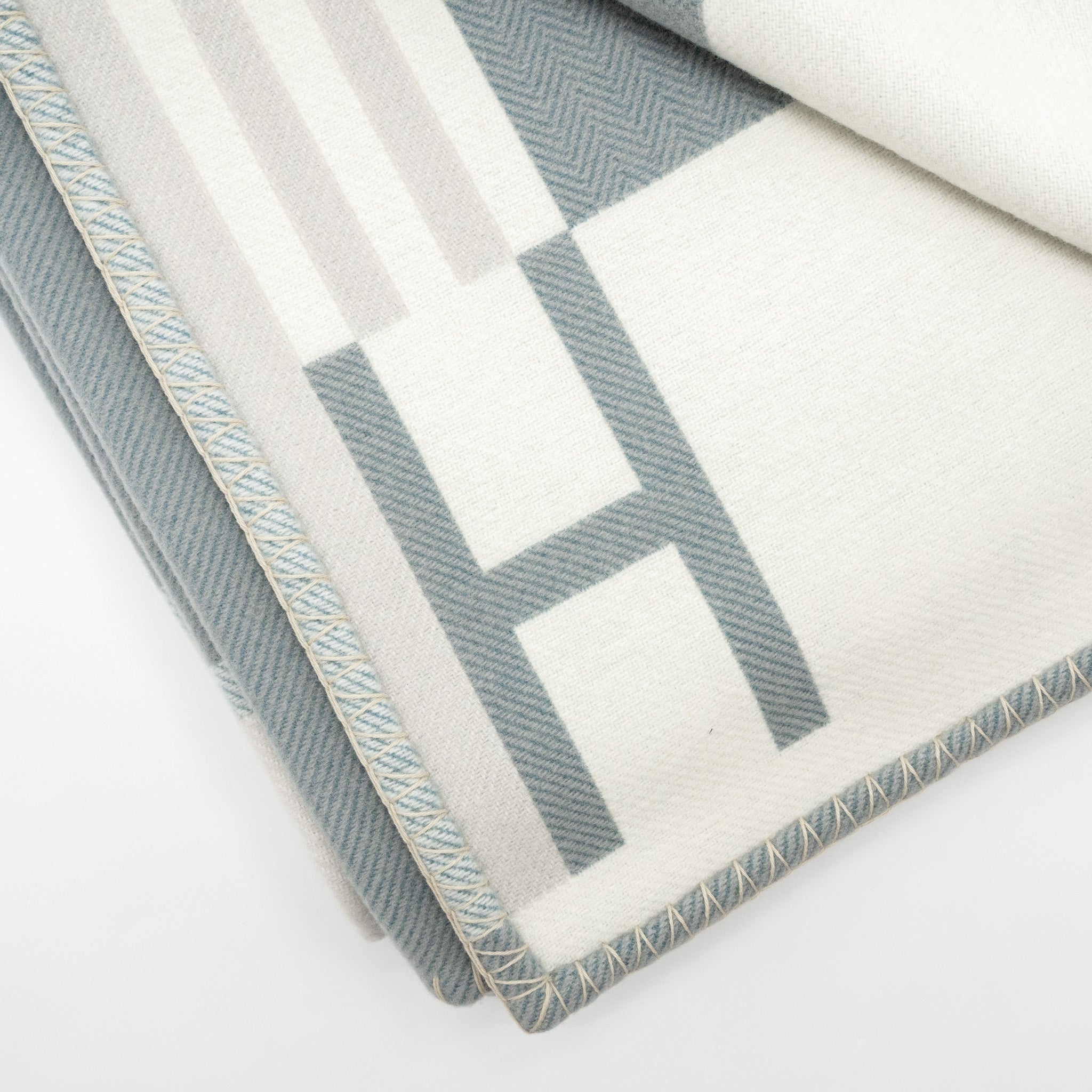 hermes-ithaque-blanket-wool-cashmere-gris-perle-2