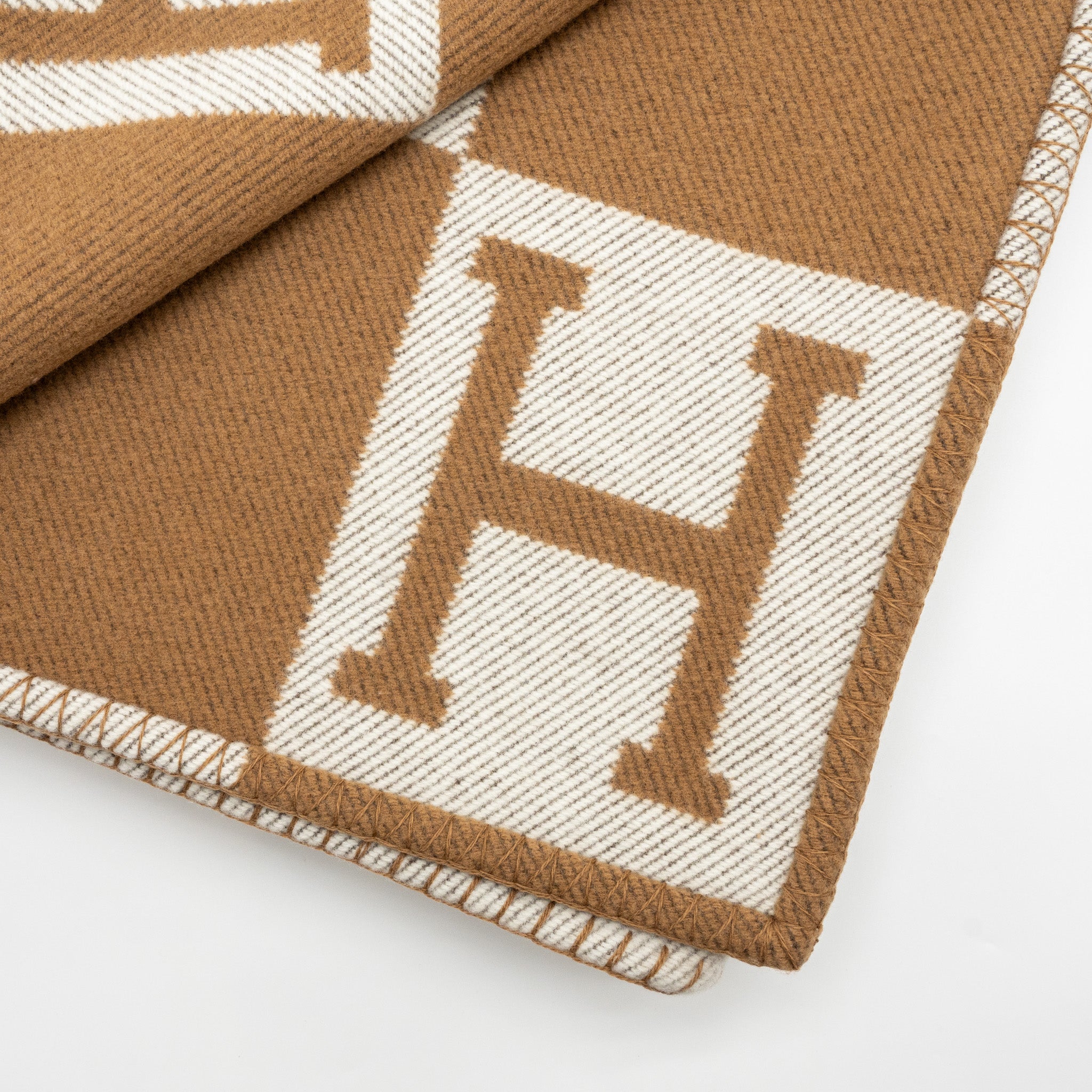 hermes-avalon-thrown-blanket-multicolour