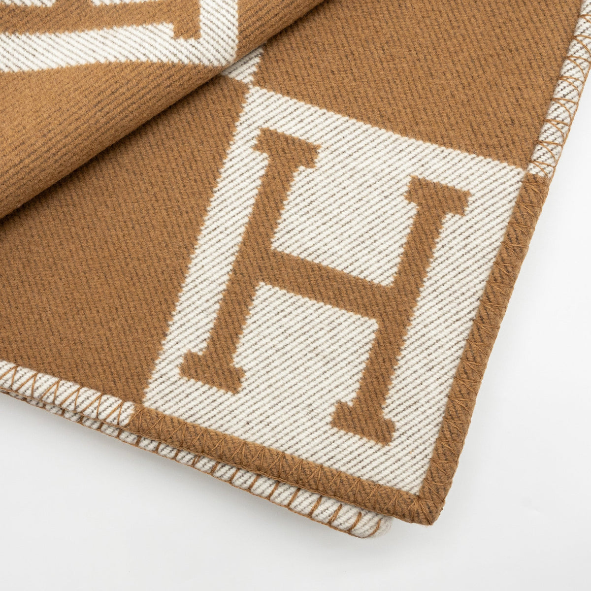 hermes-avalon-thrown-blanket-camel