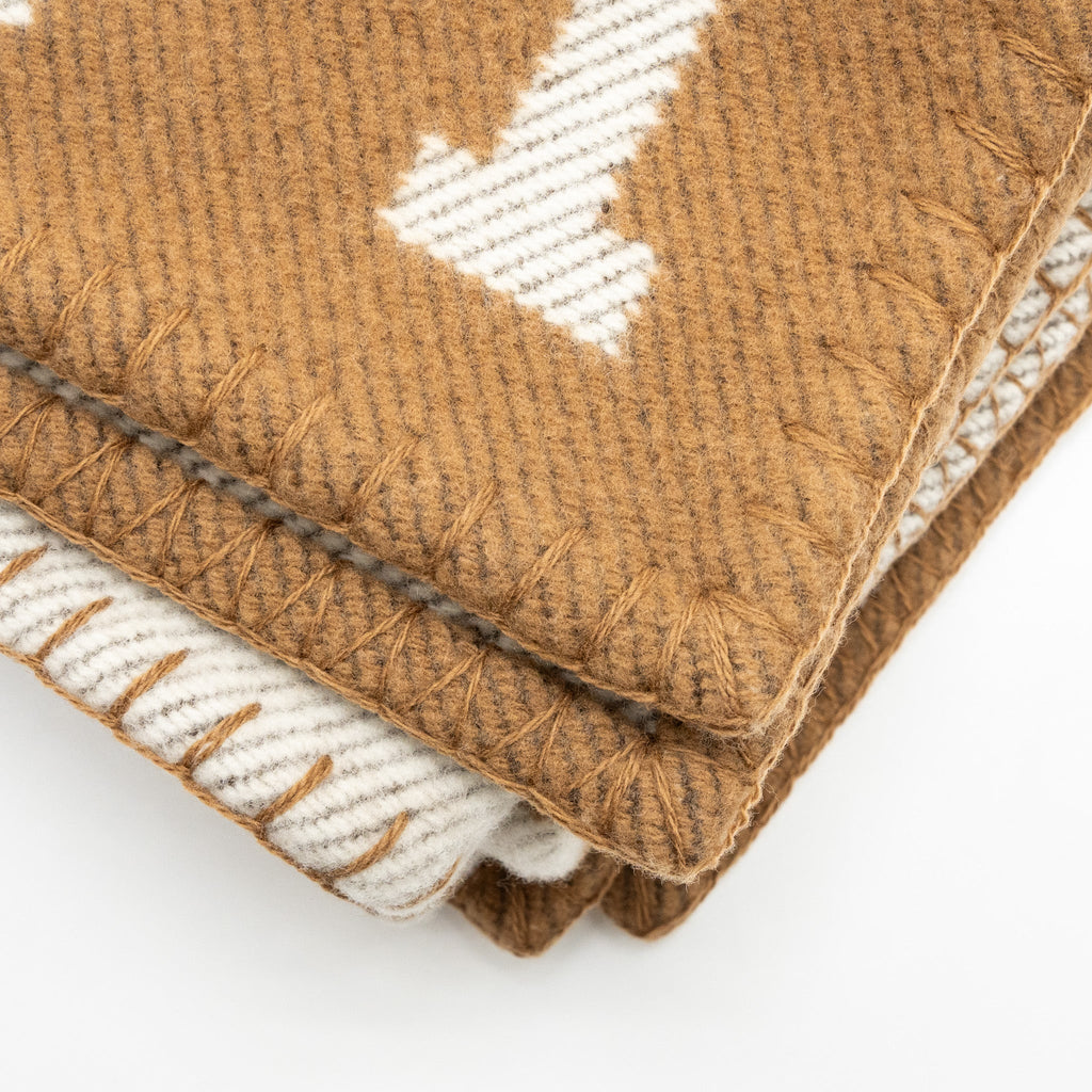 hermes-avalon-thrown-blanket-camel