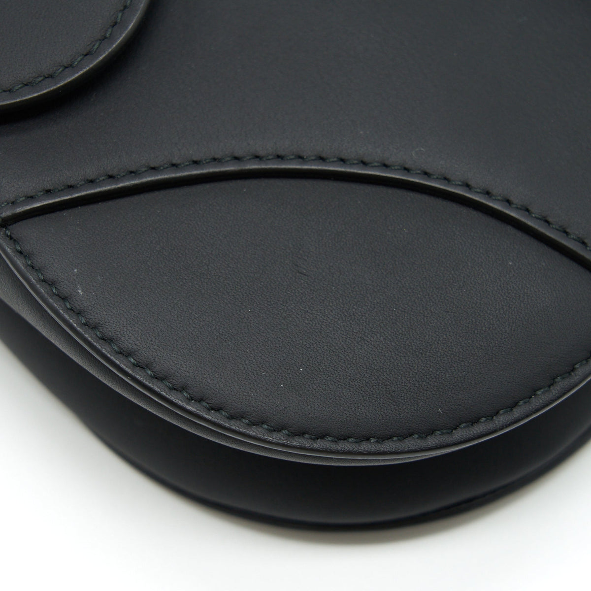 dior-mini-saddle-calfskin-so-black-with-an-extra-shoulder-strap