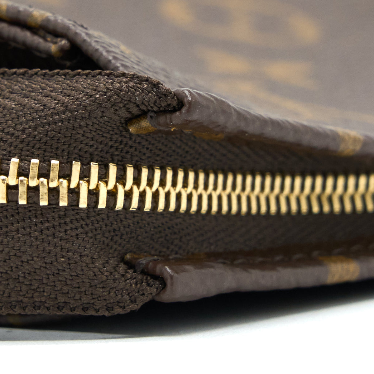 louis-vuitton-toiletry-pochette-26-monogram-canvas-ghw-6
