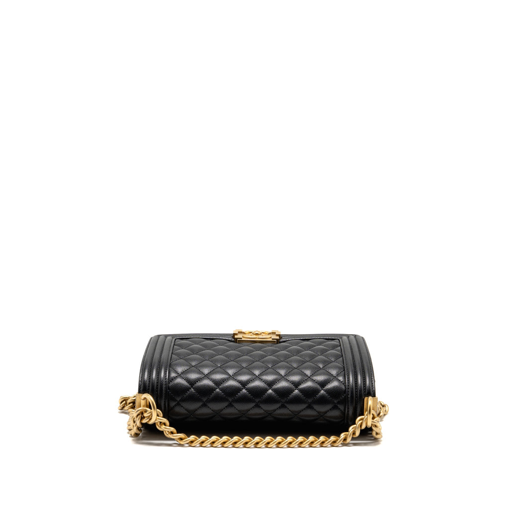 chanel-medium-boy-bag-caviar-black-ghw-microchip