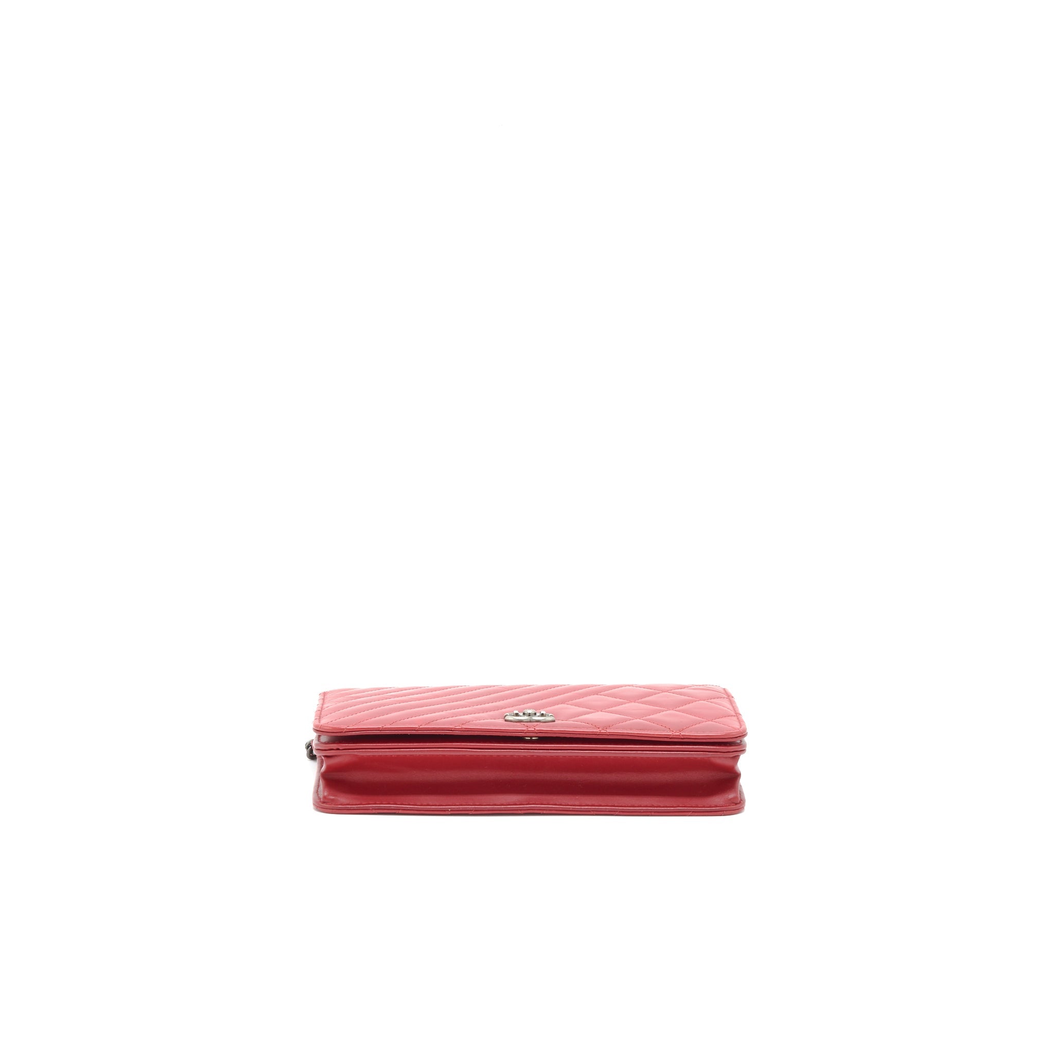 chanel-wallet-on-chain-red-calfskin-ruthenium-hardware
