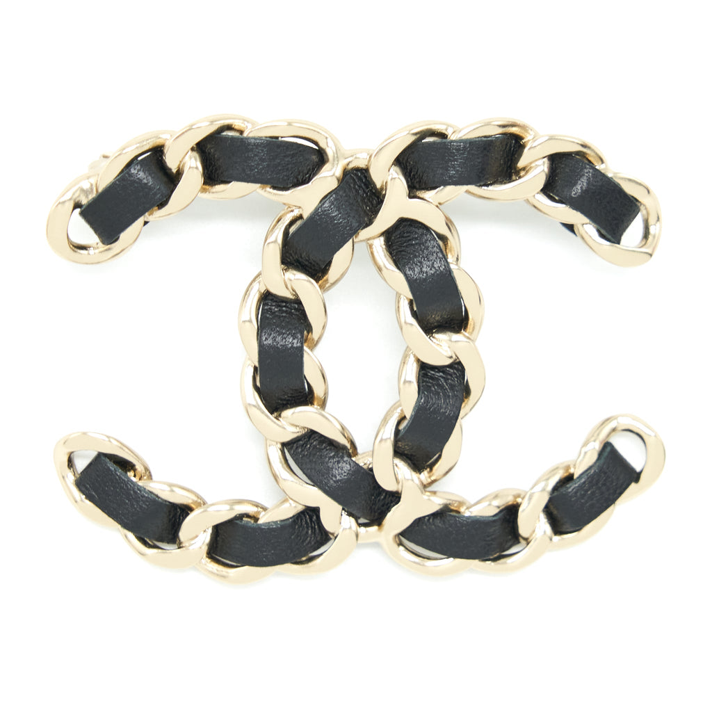 chanel-cc-logo-leather-chain-brooch-black-and-light-gold-tone