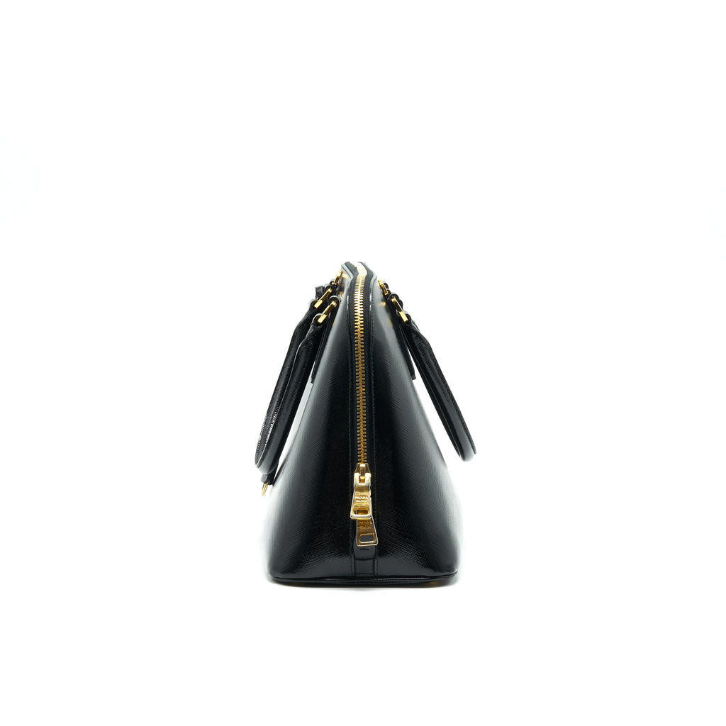 prada-saffiano-tote-bag-black