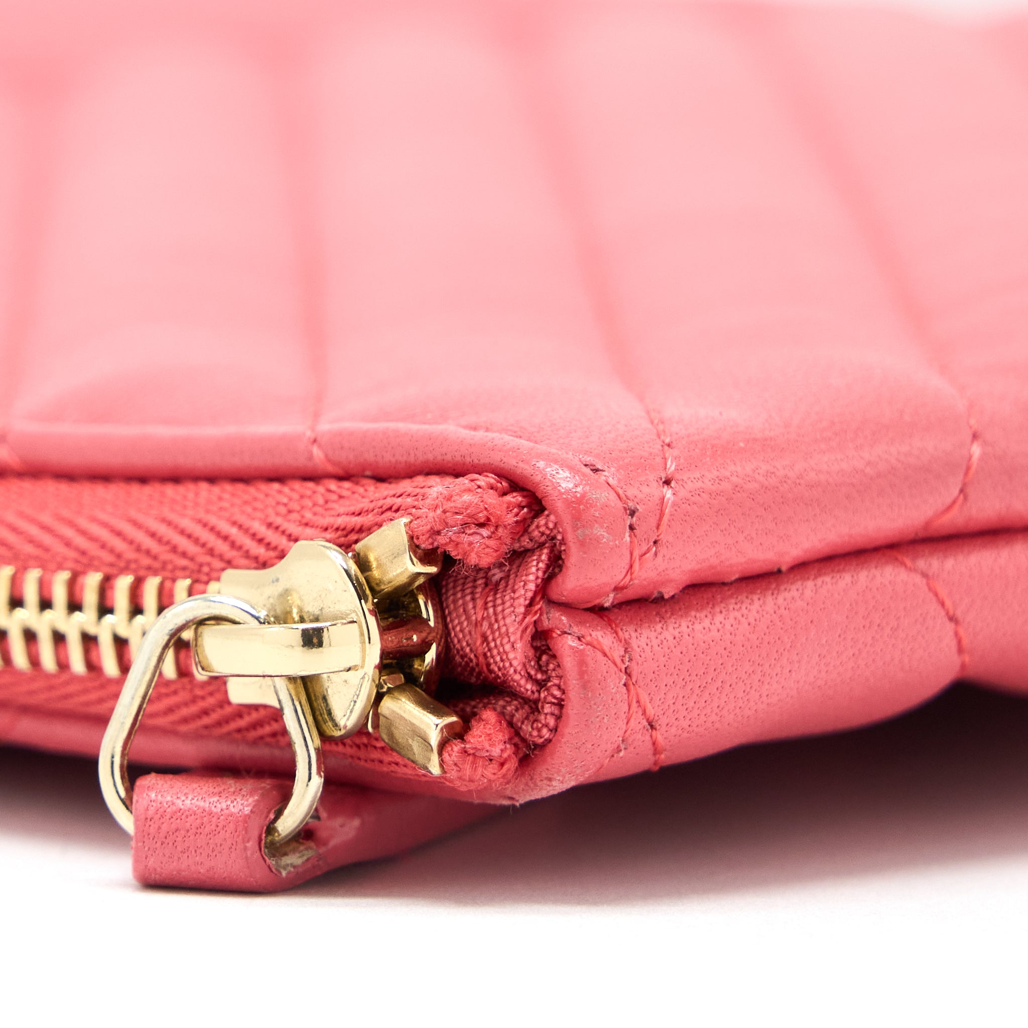 chanel-chevron-clutch-lambskin-pink-lghw
