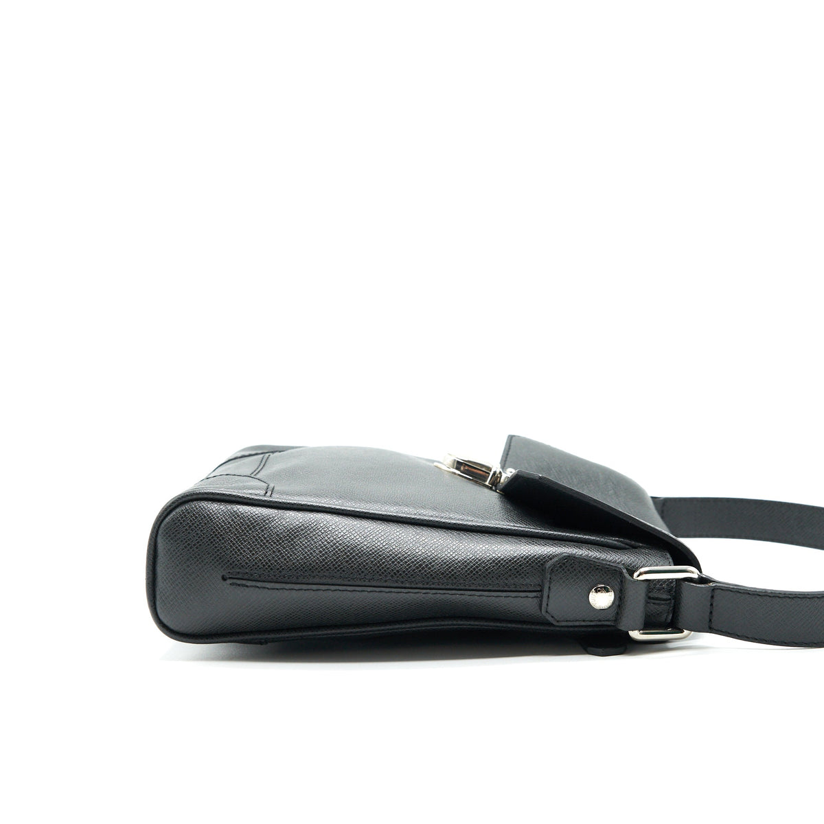louis-vuitton-mens-messenger-bag-in-black