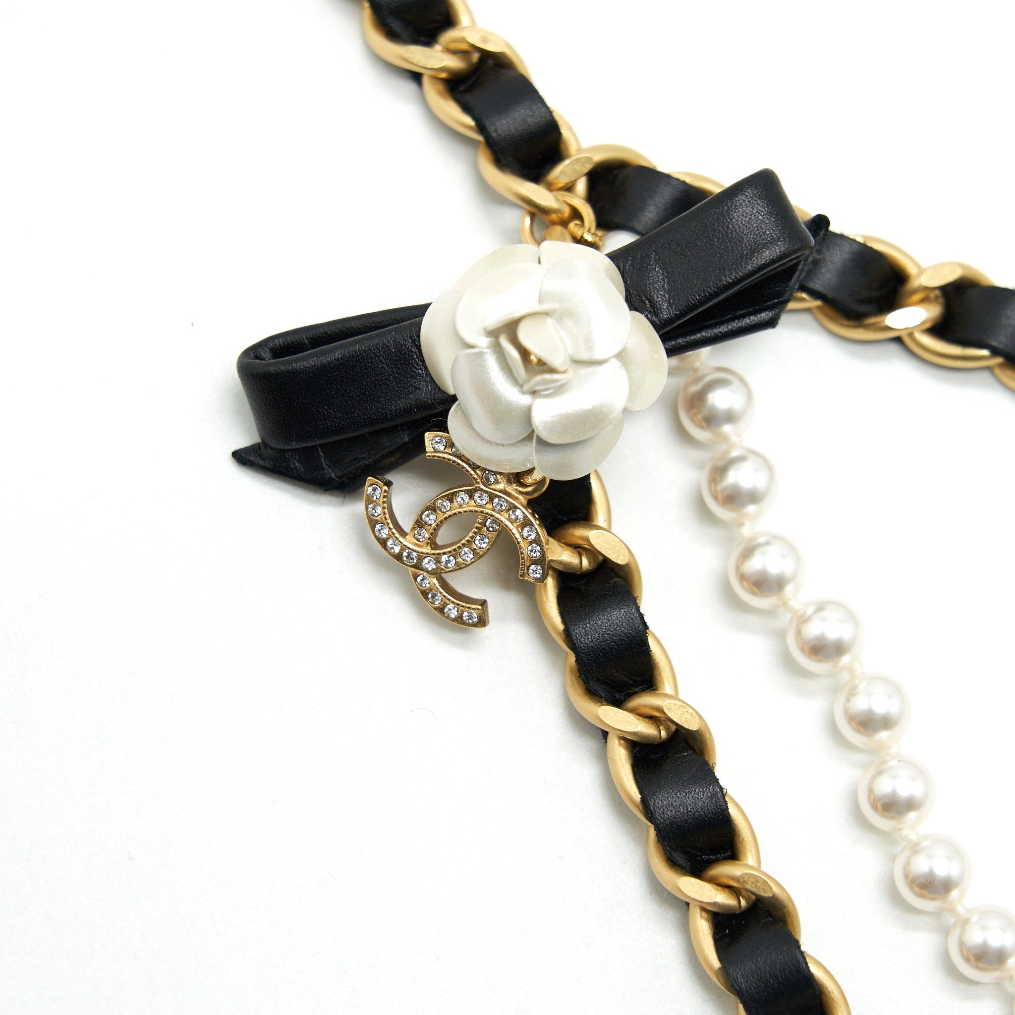 chanel-pearl-and-camellia-chain-belt