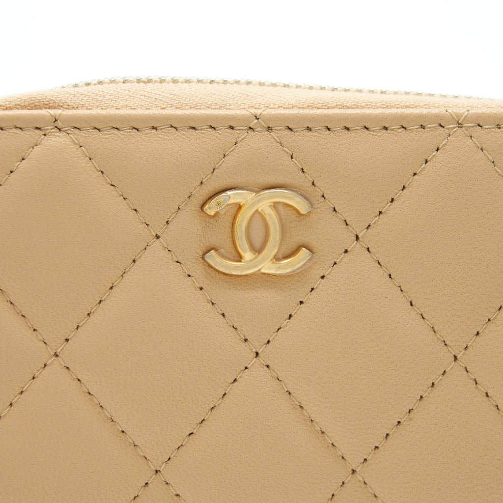 chanel-22c-pearl-crush-card-holder-with-chain-beige-ghw