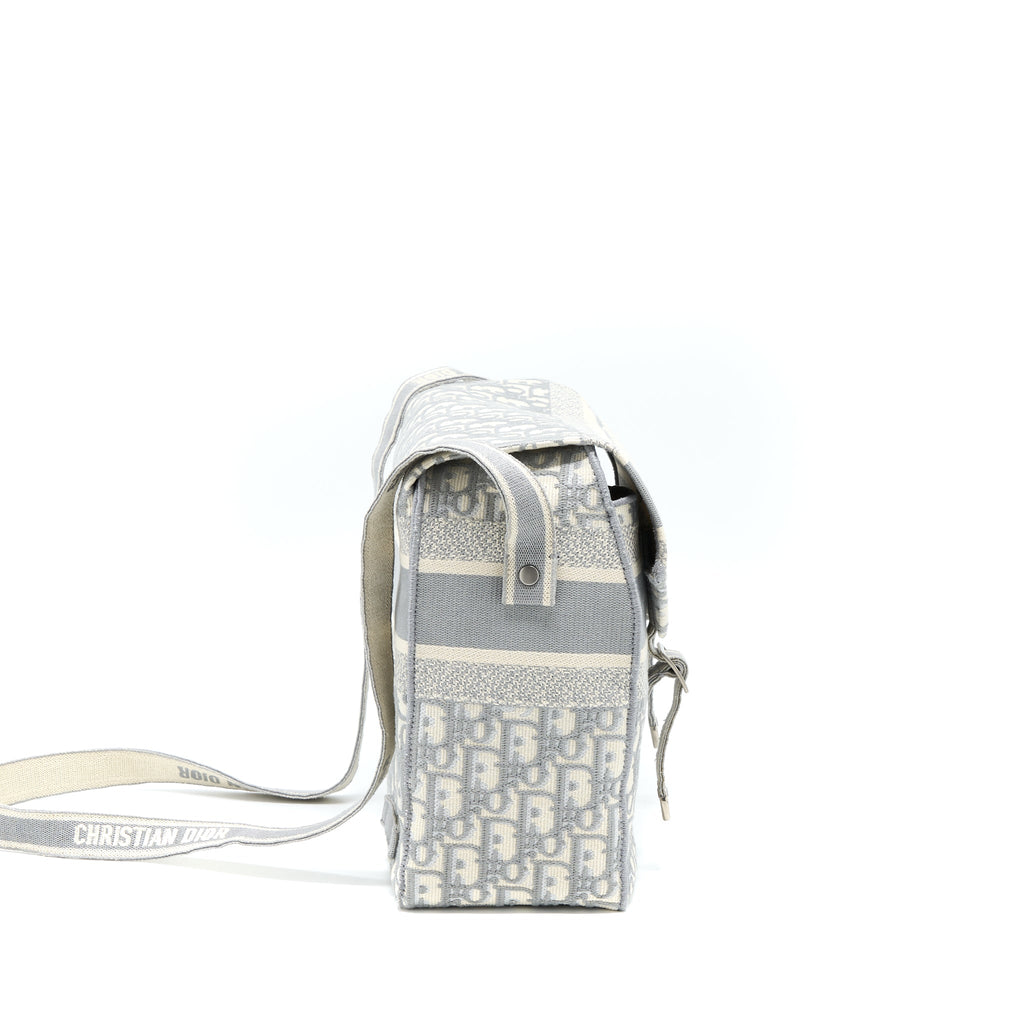 dior-diorcamp-messenger-bag-oblique-embroidery-light-grey-shw
