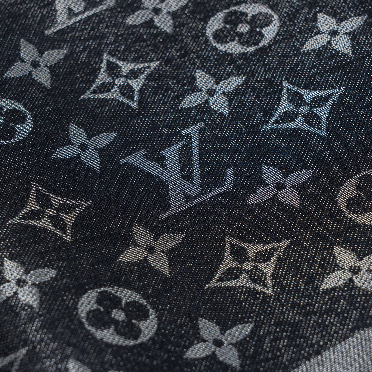 louis-vuitton-monogram-shine-shawl-wool-silk-black-silver