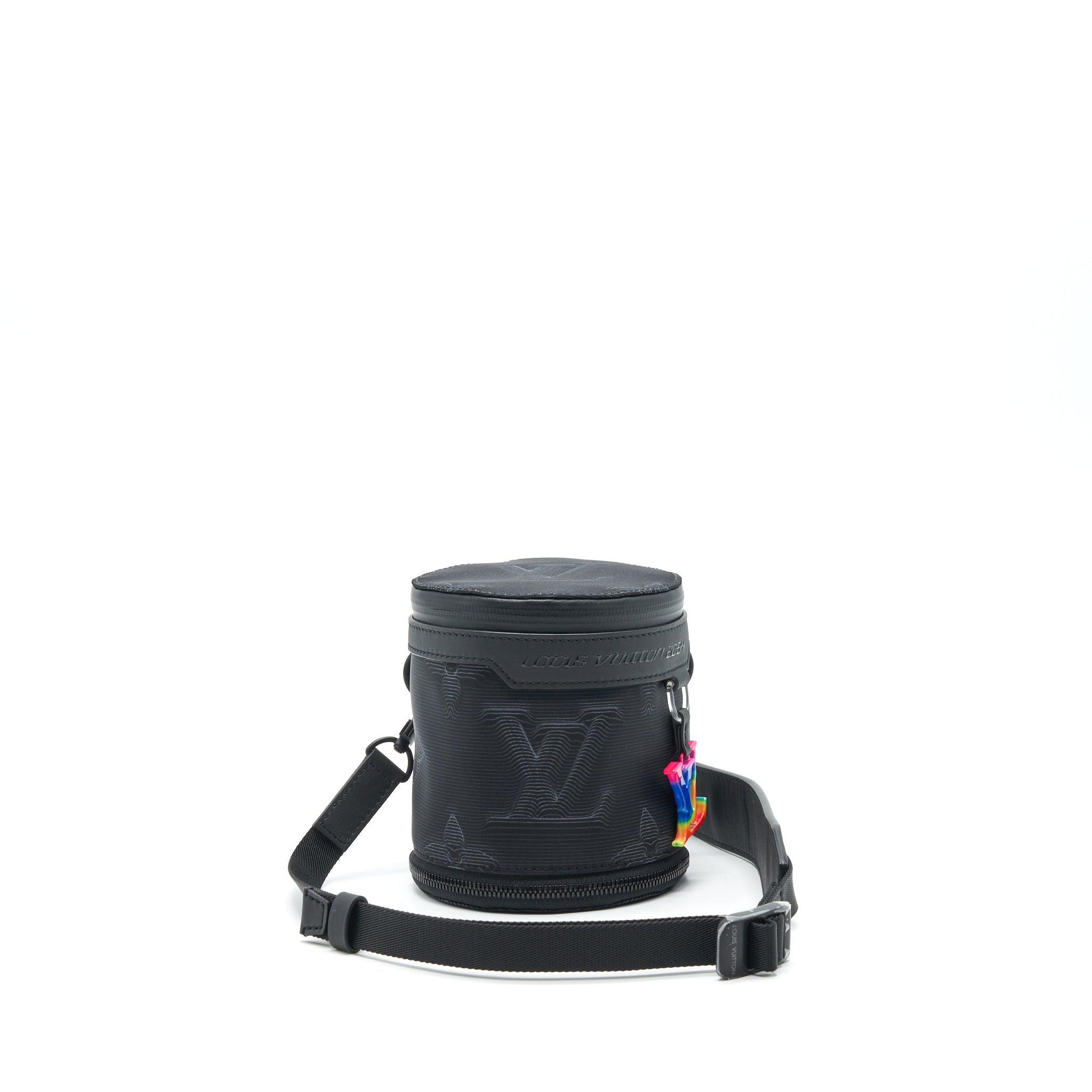louis-vuitton-2054-expandable-polochon