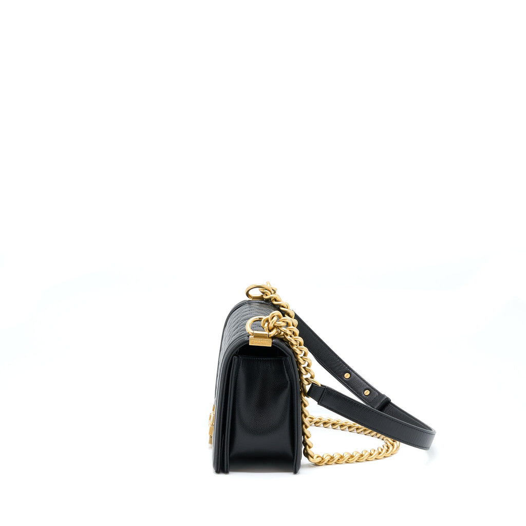 chanel-medium-boy-bag-caviar-black-brushed-ghw