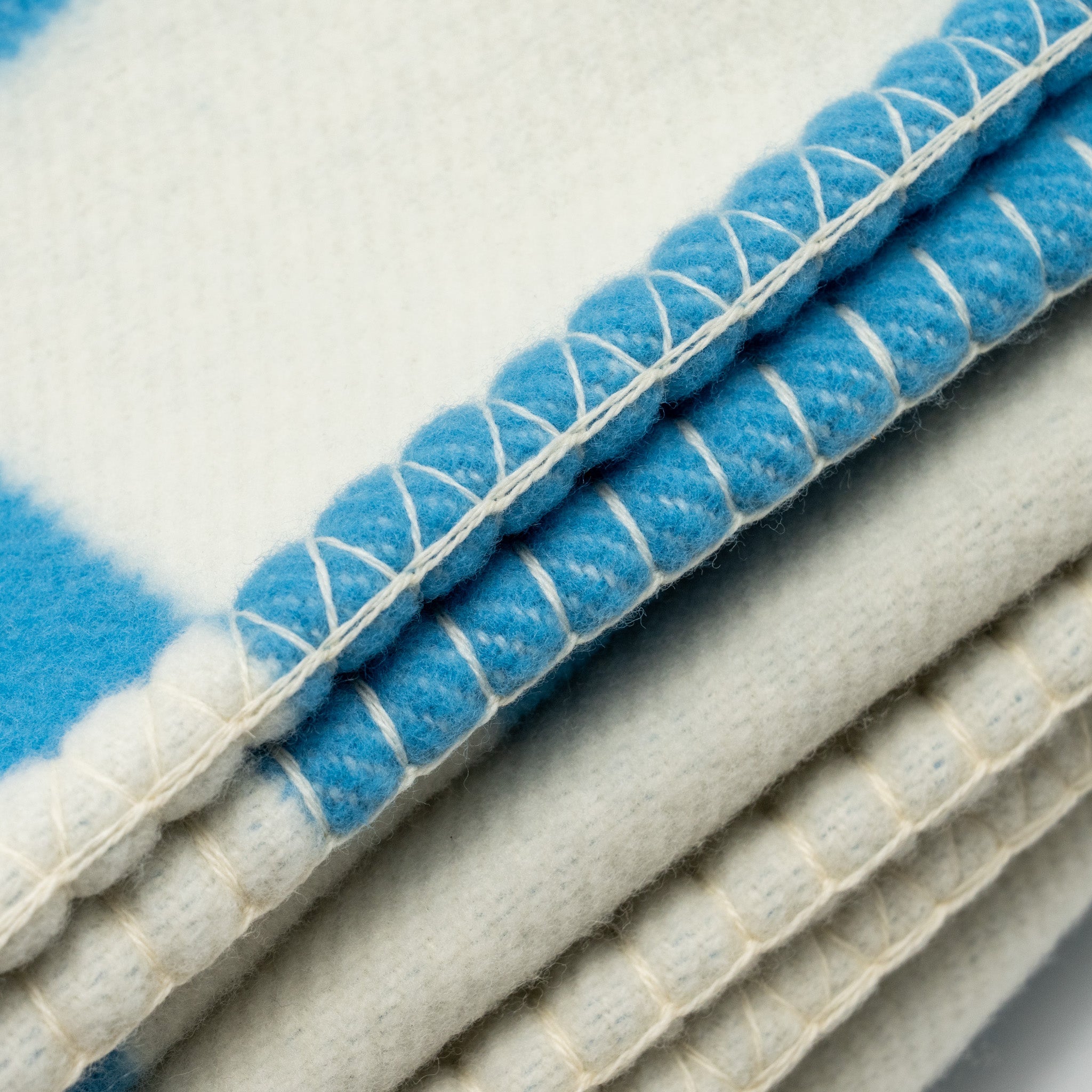 hermes-avalon-baby-blanket-bleu-genievre-blanc