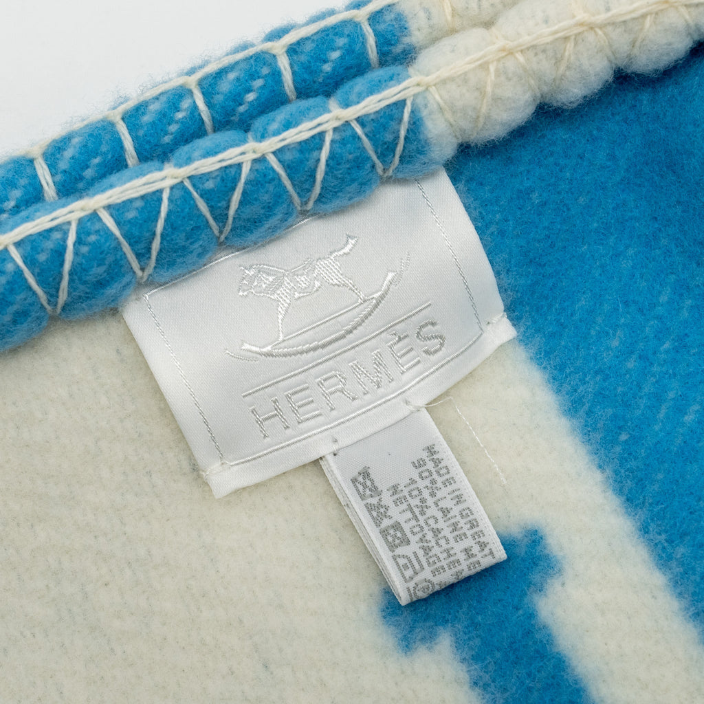 hermes-avalon-baby-blanket-bleu-genievre-blanc