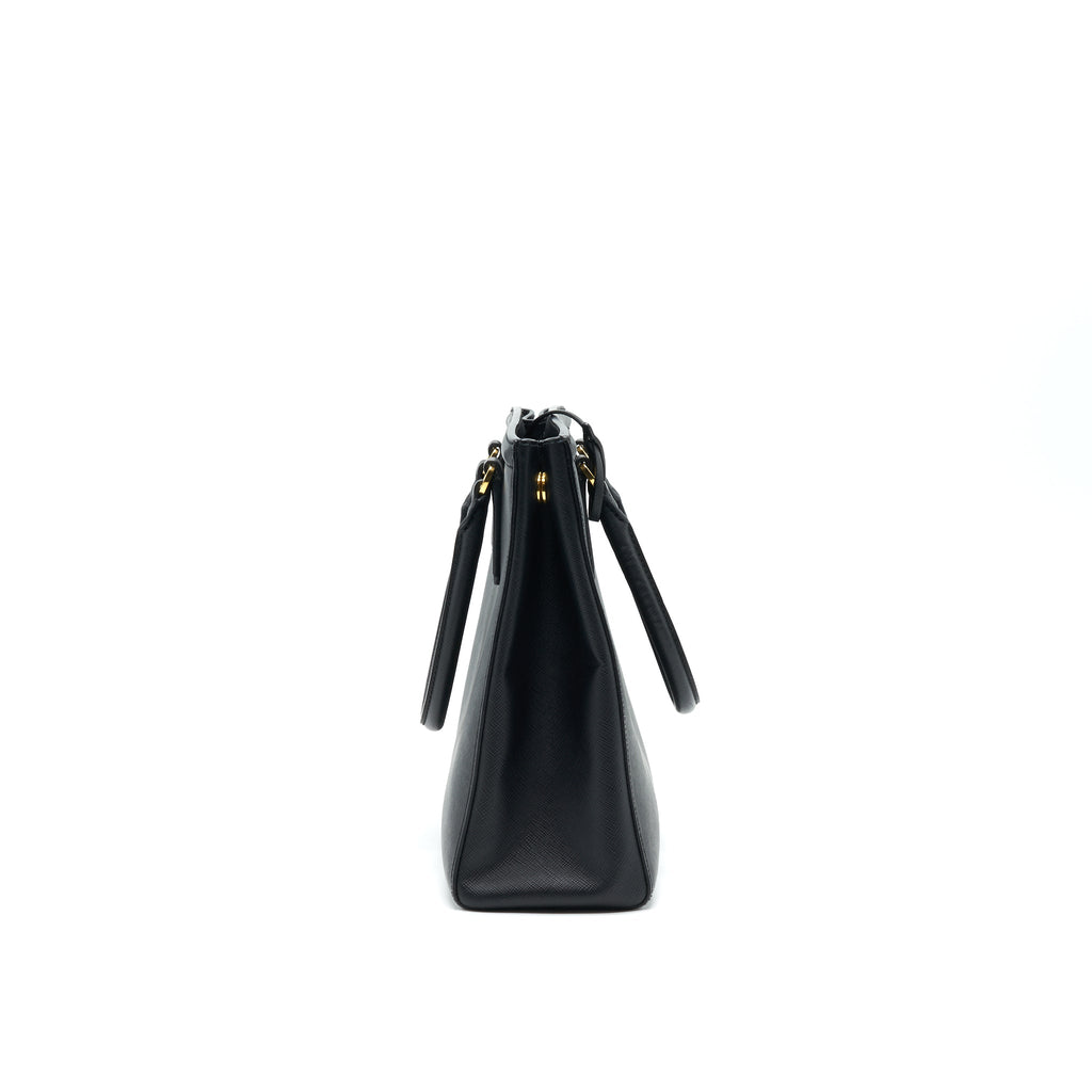 prada-saffiano-lux-leather-tote-bag-nero