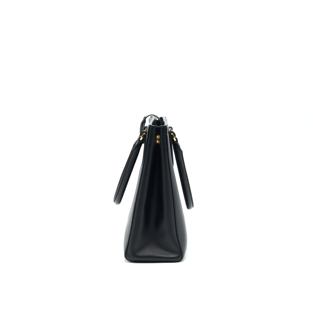 prada-saffiano-lux-leather-tote-bag-nero