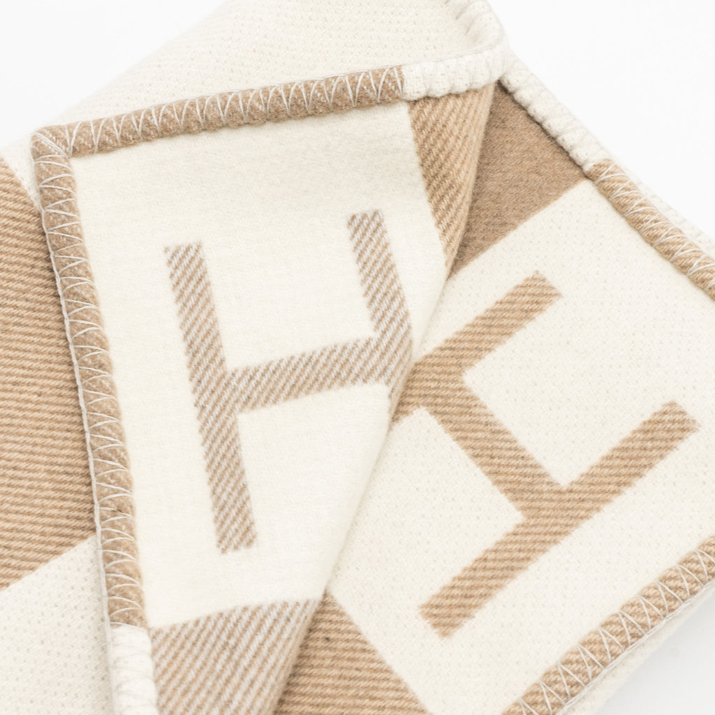 hermes-avalon-thrown-blanket-ecru-natural