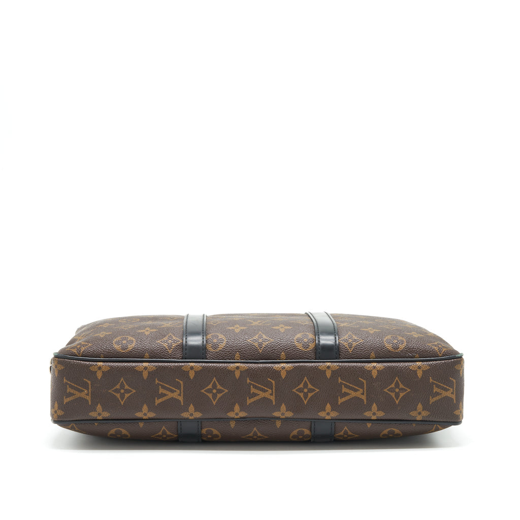 louis-vuitton-messenger-bag-monogram-canvas